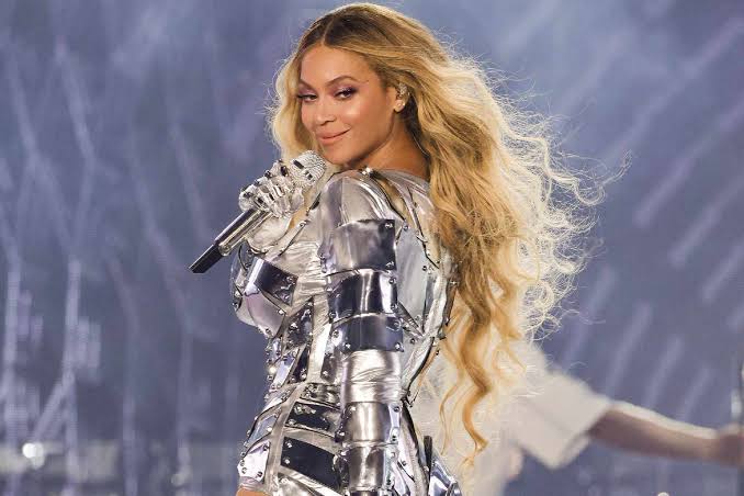 Beyoncé Bags 11 Grammy Awards Nominations